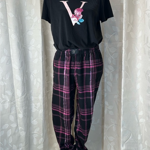Victoria’s Secret Black Floral Logo Tee & Plaid Jogger Pants Set M Lounge‎ - Picture 9 of 9